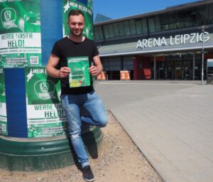 IBO und WBA Weltmeister Dominic Bösel ist jetzt auch offizieller Superheld bei den DHfK-Handballern. Foto: SC DHfK