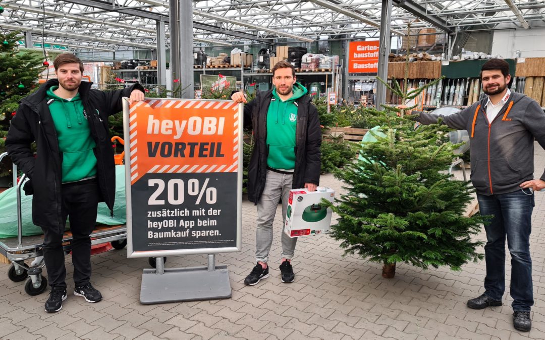 OBI spendiert den DHfK-Handballern Weihnachtsbäume