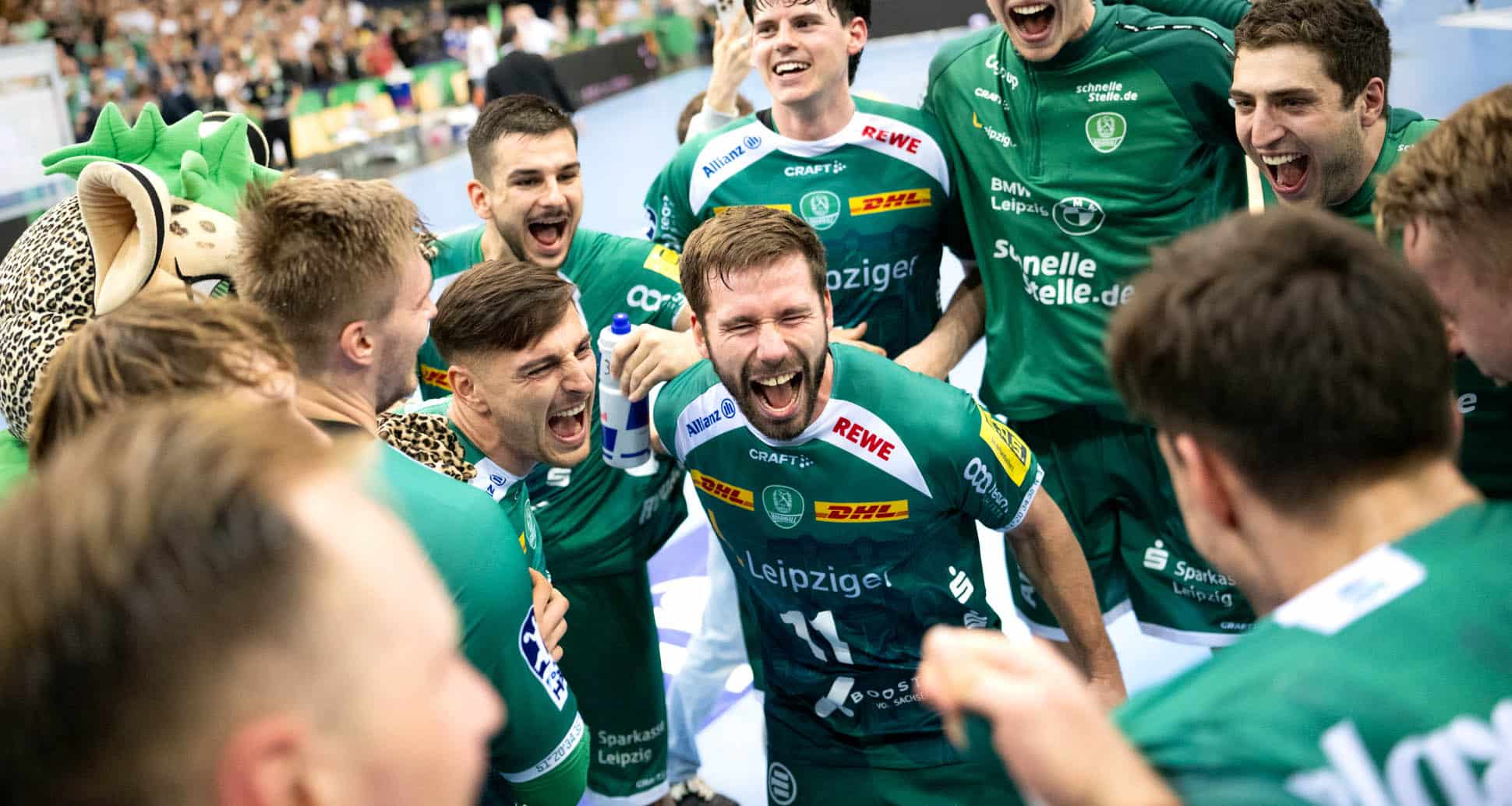 So tanzten die Leipziger in der vergangenen Saison nach dem 28:27-Heimsieg gegen die Rhein-Neckar L&ouml;wen. Foto: Klaus Trotter